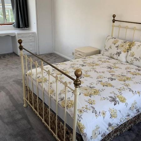 5 Bedroom House With Outdoor Space アップミンスター エクステリア 写真