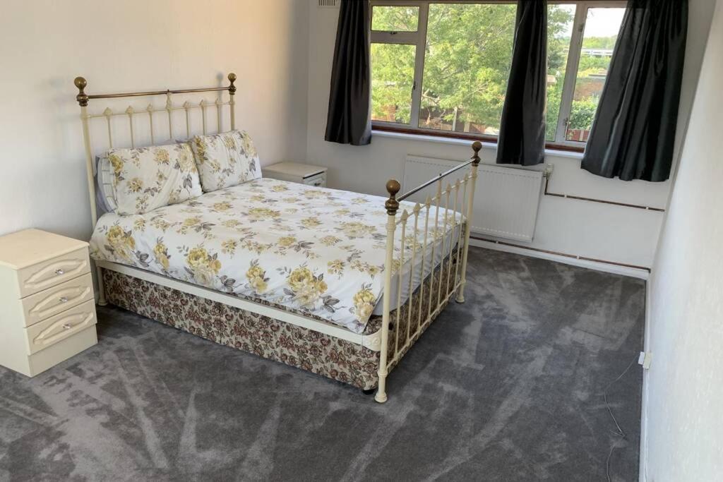 5 Bedroom House With Outdoor Space アップミンスター エクステリア 写真