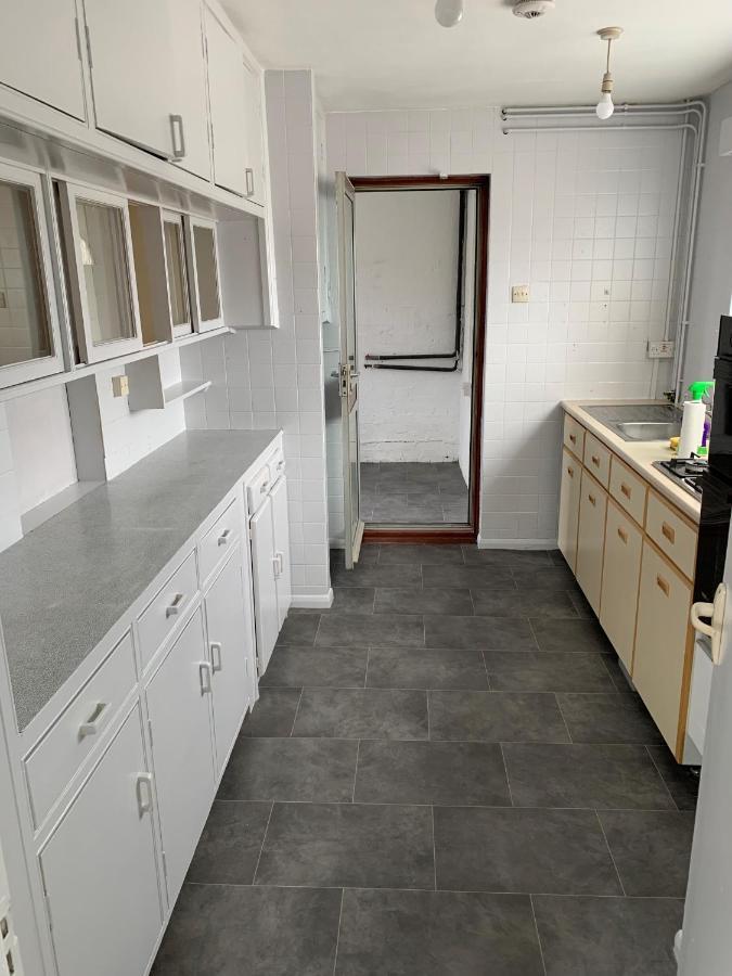 5 Bedroom House With Outdoor Space アップミンスター エクステリア 写真